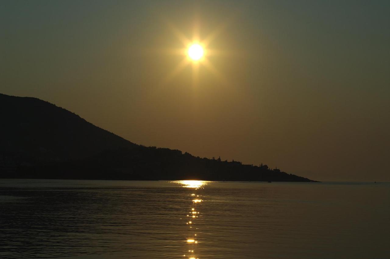 Villa Liana : Luxury Villa With Fantastic Sea View, Near Airport Porto Rafti Luaran gambar